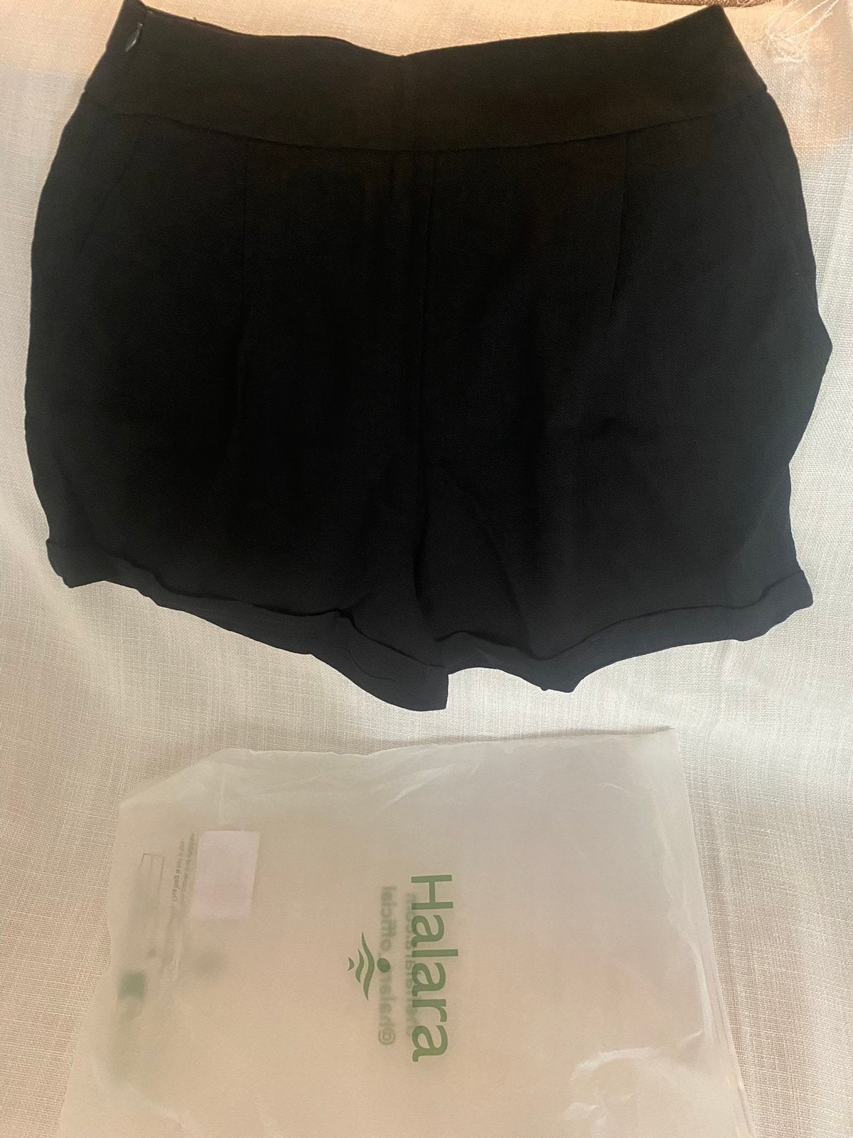 high waisted shorts with zipper closure on the side, Ophalen of Verzenden, Zwart, Broekje of Short