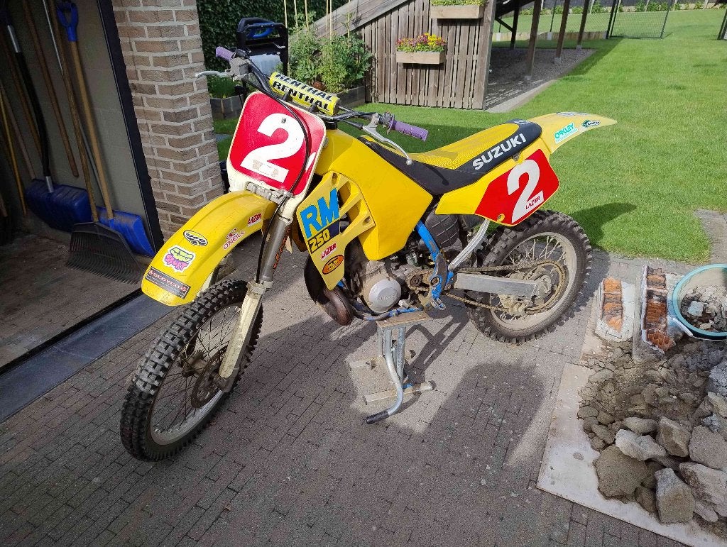 Crossmotor Suzuki 250 cc (met gelijkvormigheidsattest), Motoren, Motoren | Suzuki, 250 cc, Gebruikt, Particulier, Crossmotor