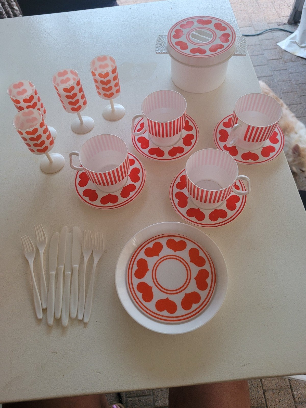 retro kinder serviesje, Ophalen