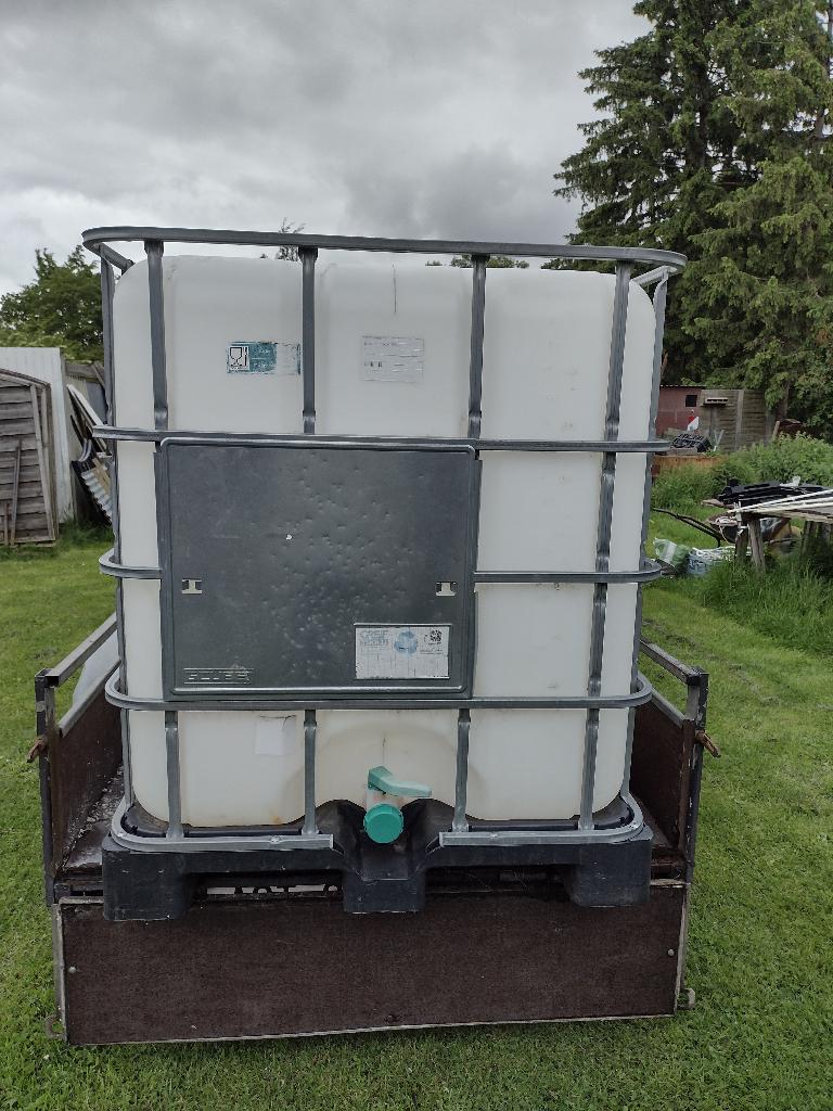Citerne eau 1000 L avec robinet, 150 litres ou plus, Comme neuf, Synthétique, Enlèvement