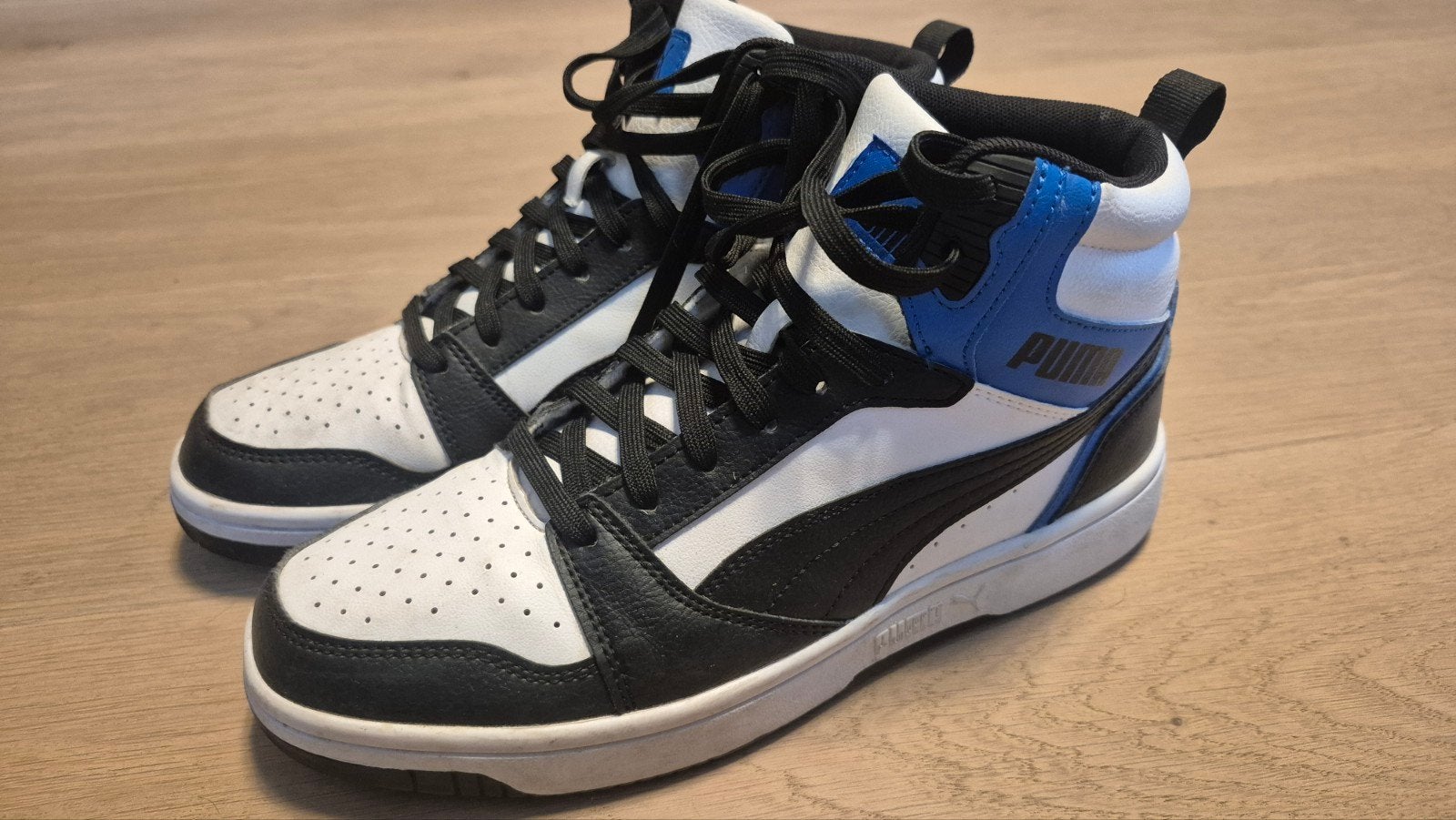 puma schoenen wit zwart blauw maat40, Kleding | Heren, Schoenen, Puma, Blauw, Ophalen of Verzenden, Zo goed als nieuw