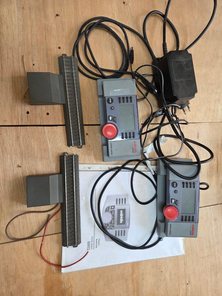 2 mobiles stations avec un transfo 60653, Enlèvement ou Envoi, Courant alternatif, NS, Transformateur ou Alimentation