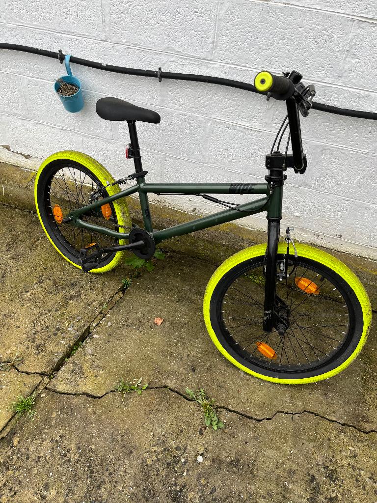 Vélo BMX enfant utilisé 4-5 fois maximum, Enlèvement, Utilisé, Décathlon