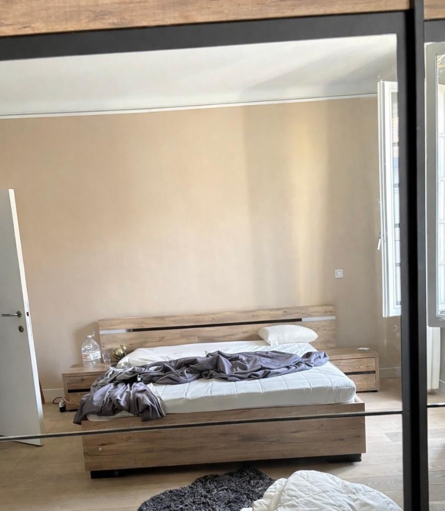 Slaapkamer(bed+matras+nachtkastjes) van hoge kwaliteit, Beige, Comme neuf, Enlèvement, 180 cm