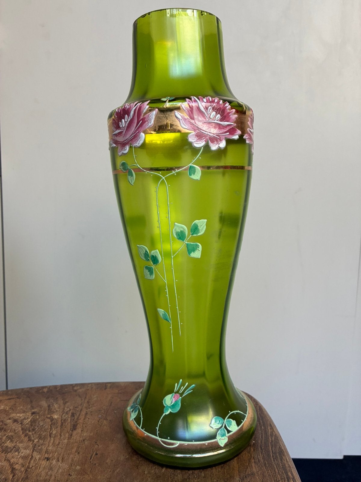 Vase Art Nouveau en verre vert avec roses en émail rose, Maison & Meubles, Accessoires pour la Maison | Vases, Fait main, Verre