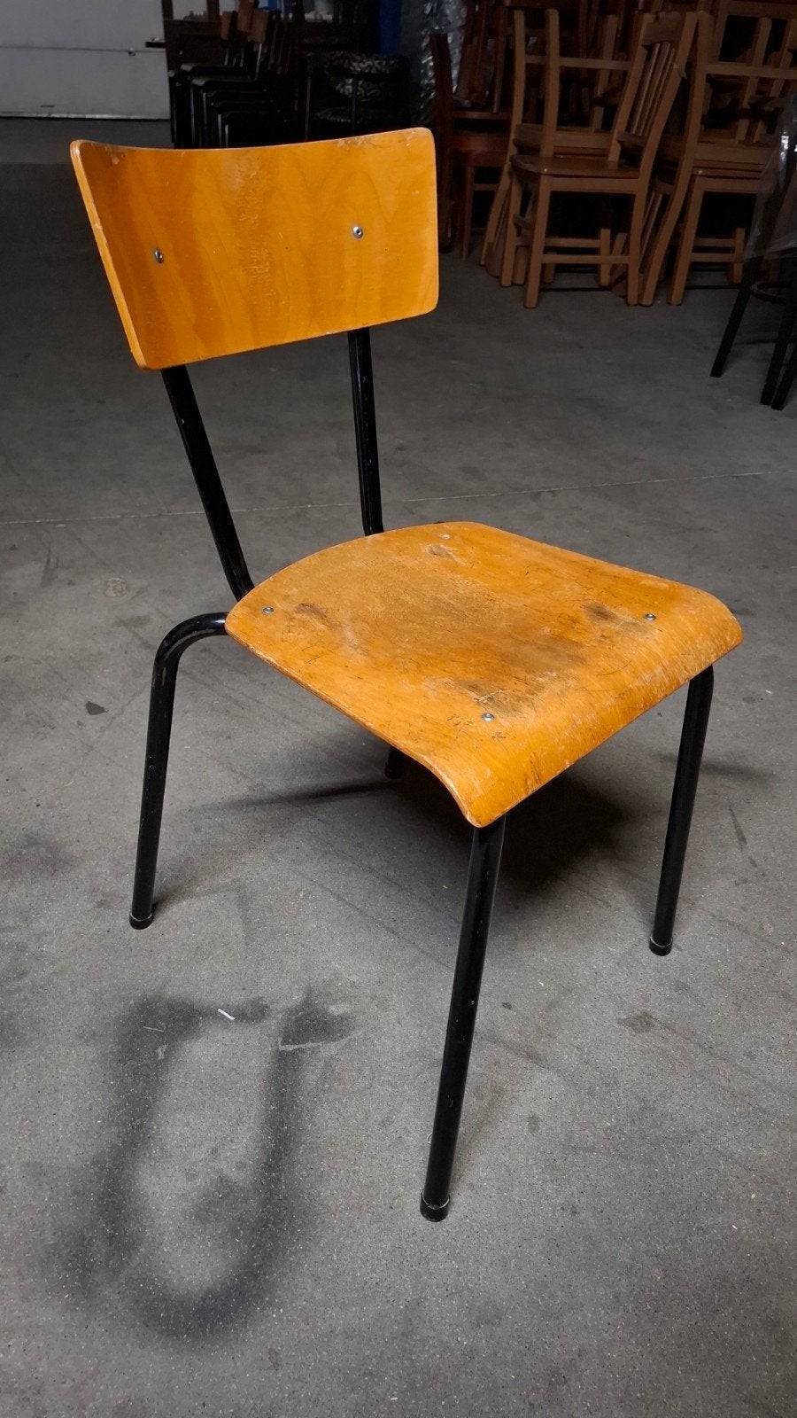 14 vintage industriële horeca cafe stoelen stapelbaar, Enlèvement ou Envoi, Utilisé, Bois, Cinq, Six Chaises ou plus