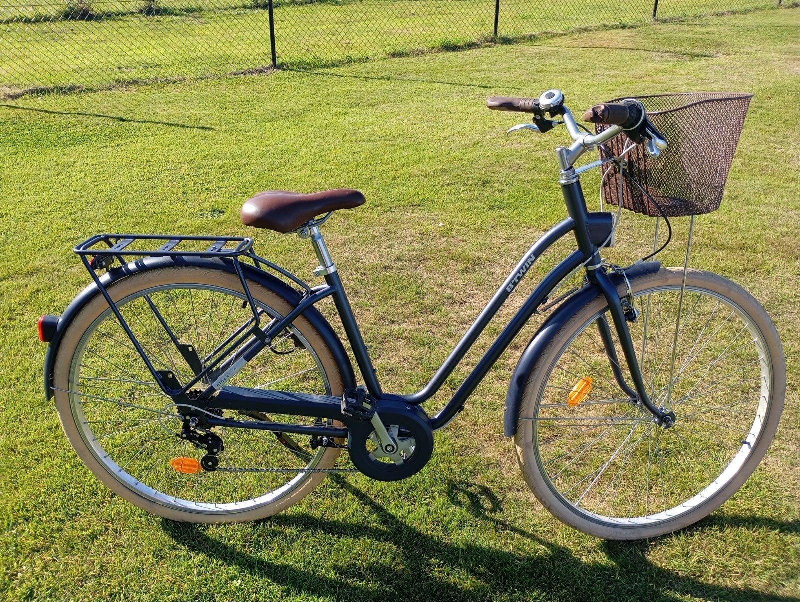 vélo de ville b'twin elops 520, Vélos & Vélomoteurs, Accès (extra) bas, Autres marques, Frein sur jante, Comme neuf