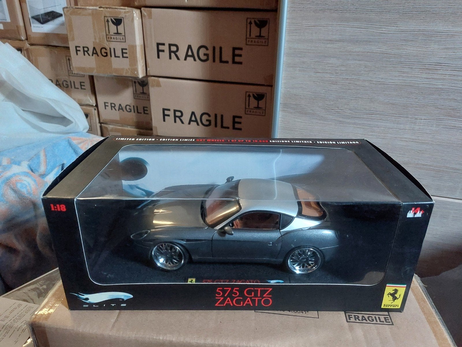 Ferrari 575 Hotwheels Elite 1/18, Enlèvement ou Envoi