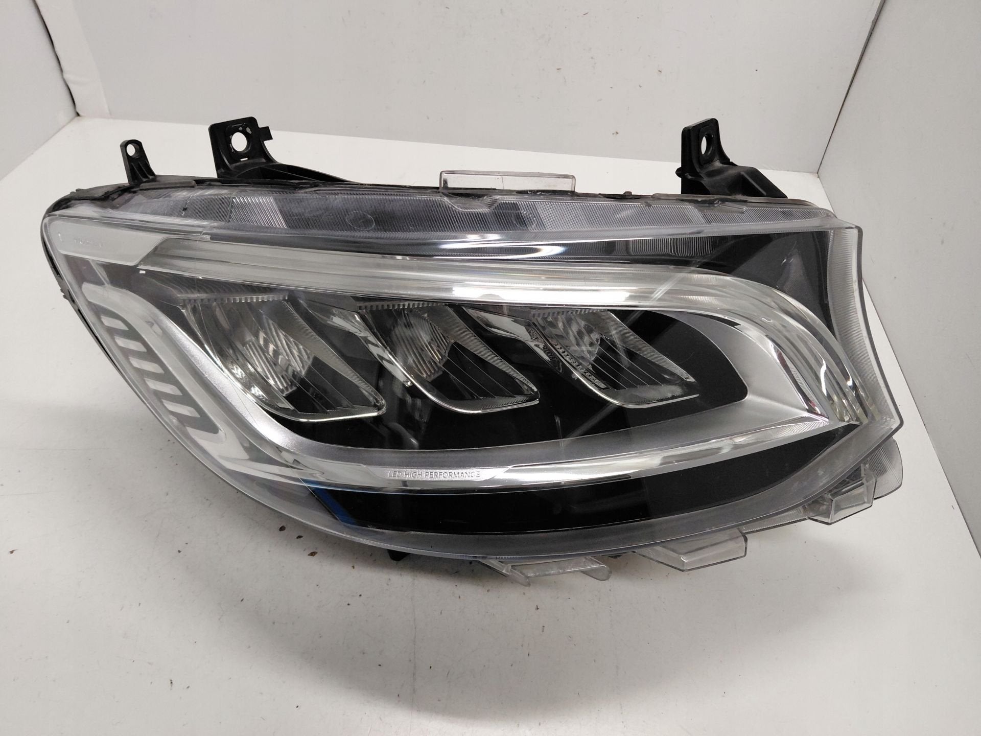 Mercedes Sprinter W907 Koplamp A9109067200, Gebruikt, Mercedes-Benz AG, Mercedes-Benz, Mercedesstrasse 120
70372  Stuttgart, DE