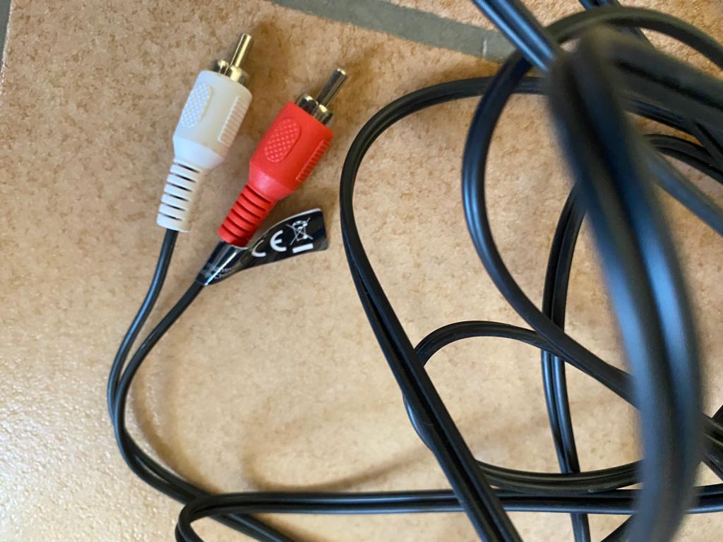 2 2x RCA mannelijke kabels 5M en 120 cm ZG staat, Audio, Tv en Foto, Audiokabels en Televisiekabels, Verzenden, Gebruikt, 2 tot 5 meter