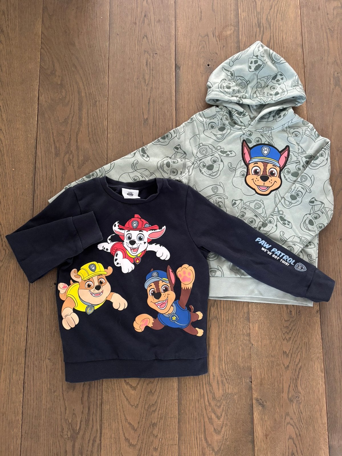 2 x trui Paw Patrol - maat 122 cm - 7 jaar, Enlèvement, Comme neuf
