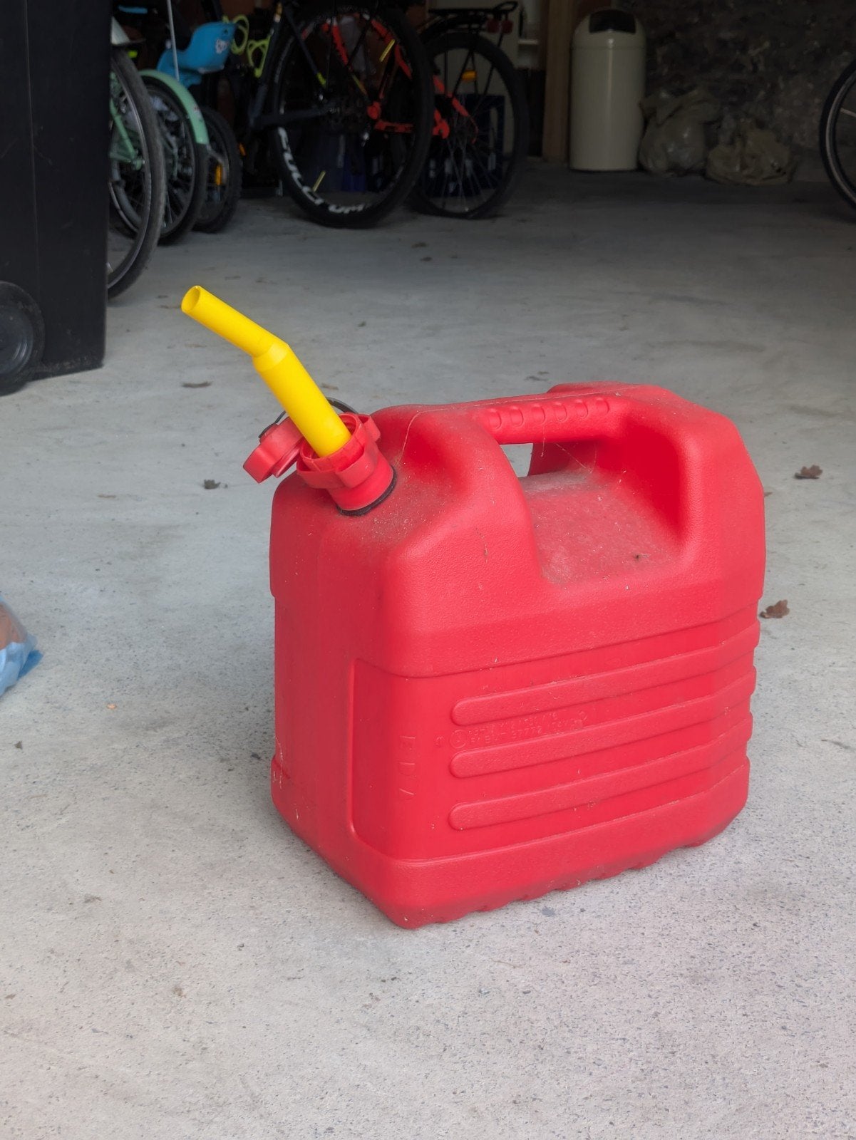 4 Bidons essence 20L, Enlèvement, Utilisé