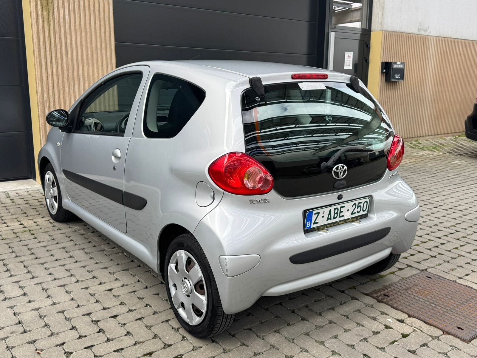 TOYOTA AYGO / 1.0 BENZINE / AUTOMATIC / GARANTIE, Auto's, Toyota, 4 zetels, Stof, 50 kW, Bedrijf