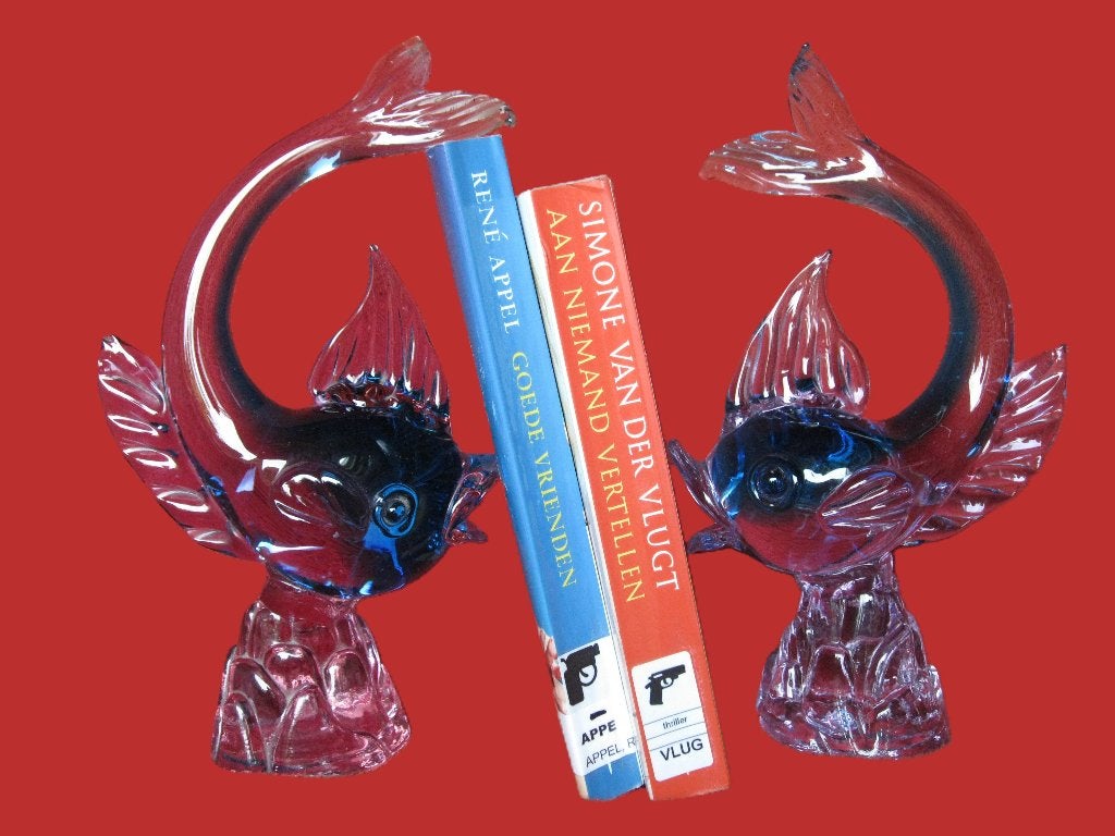 Boekensteunen Murano licht blauw/rose vissen, Antiek en Kunst, Ophalen