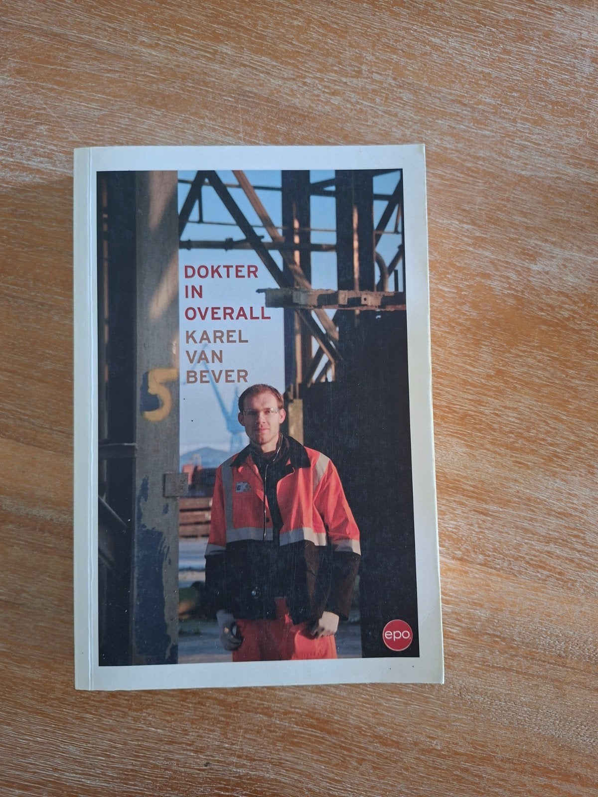 Boek dokter in overall, Ophalen of Verzenden, Gelezen