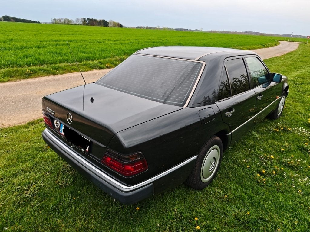 Mercedes 200d w124 diesel oldtimer, Autos, Mercedes-Benz, Achat, Boîte manuelle, Diesel, Particulier