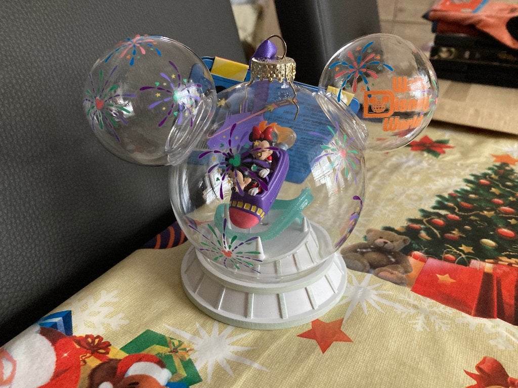 Nieuw walt Disney World ornament ( Mickey & Minnie Mouse ), Ophalen of Verzenden, Mickey Mouse, Nieuw, Beeldje of Figuurtje