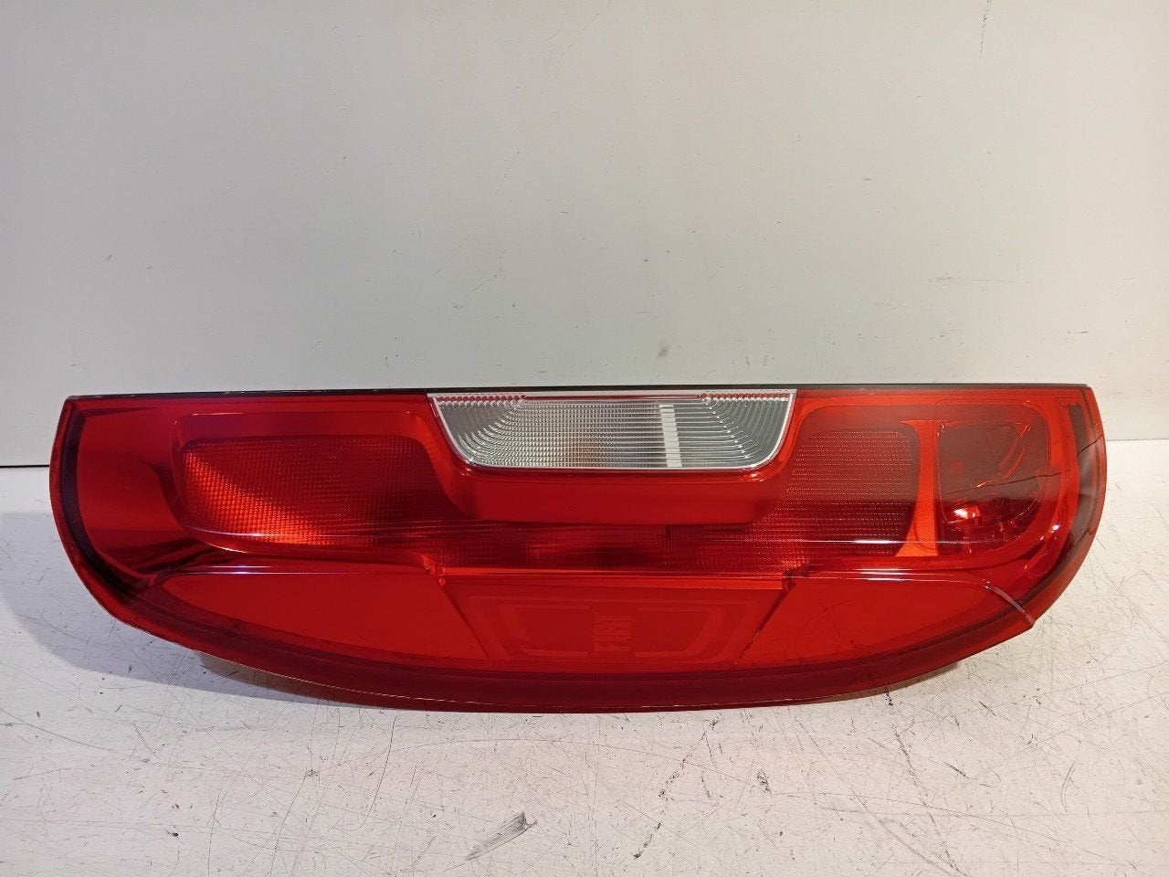 Achterlicht links buiten Fiat Doblo, Onderdelen@venauto.nl, Van der Ven Autorecycling B.V., Ettenseweg 76, 4706 PB Roosendaal, The Netherlands