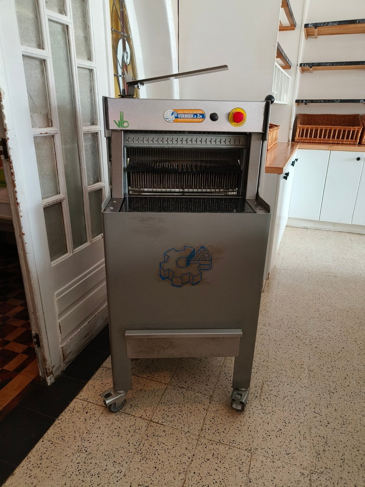 Professionele broodsnijmachine VLB, Ophalen