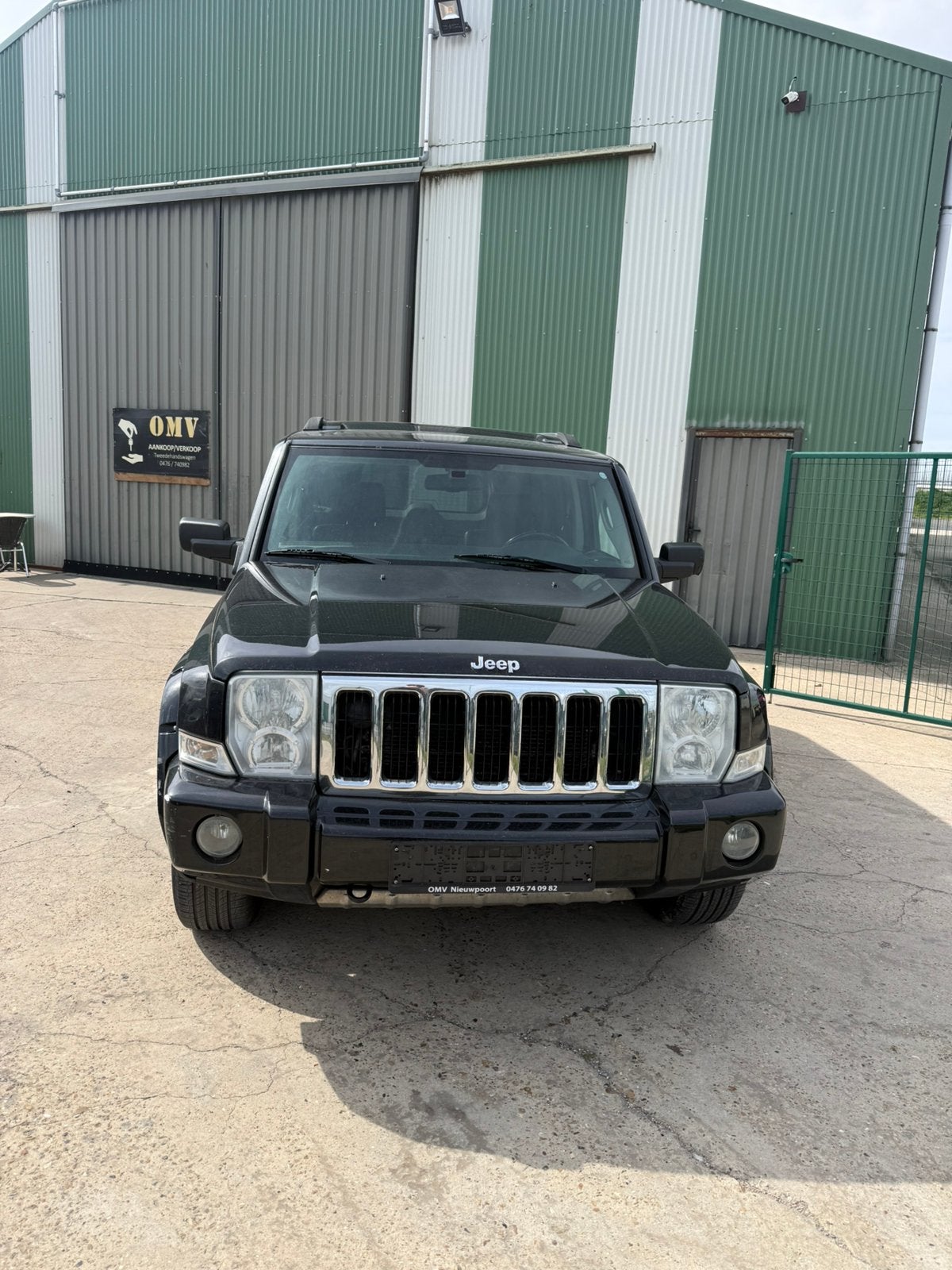 Jeep lichte vracht gekeurd voor verkoop, Automaat, Commander, Zwart, Bruin
