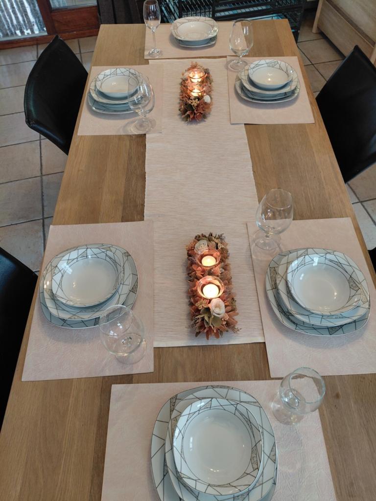 Servies plus aankleden even lezen a.u.b, Huis en Inrichting, Keuken | Servies, Ophalen