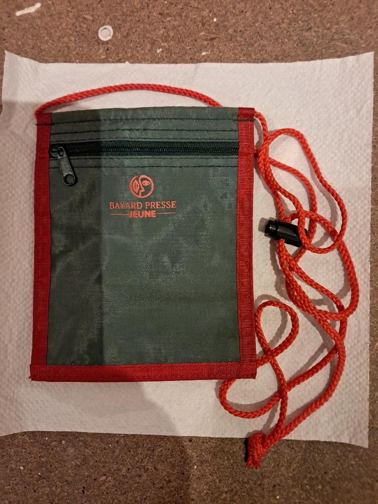 Petit sac zippé à bandoulière Assomptionnistes Bayard., Enlèvement, Neuf, Autres couleurs