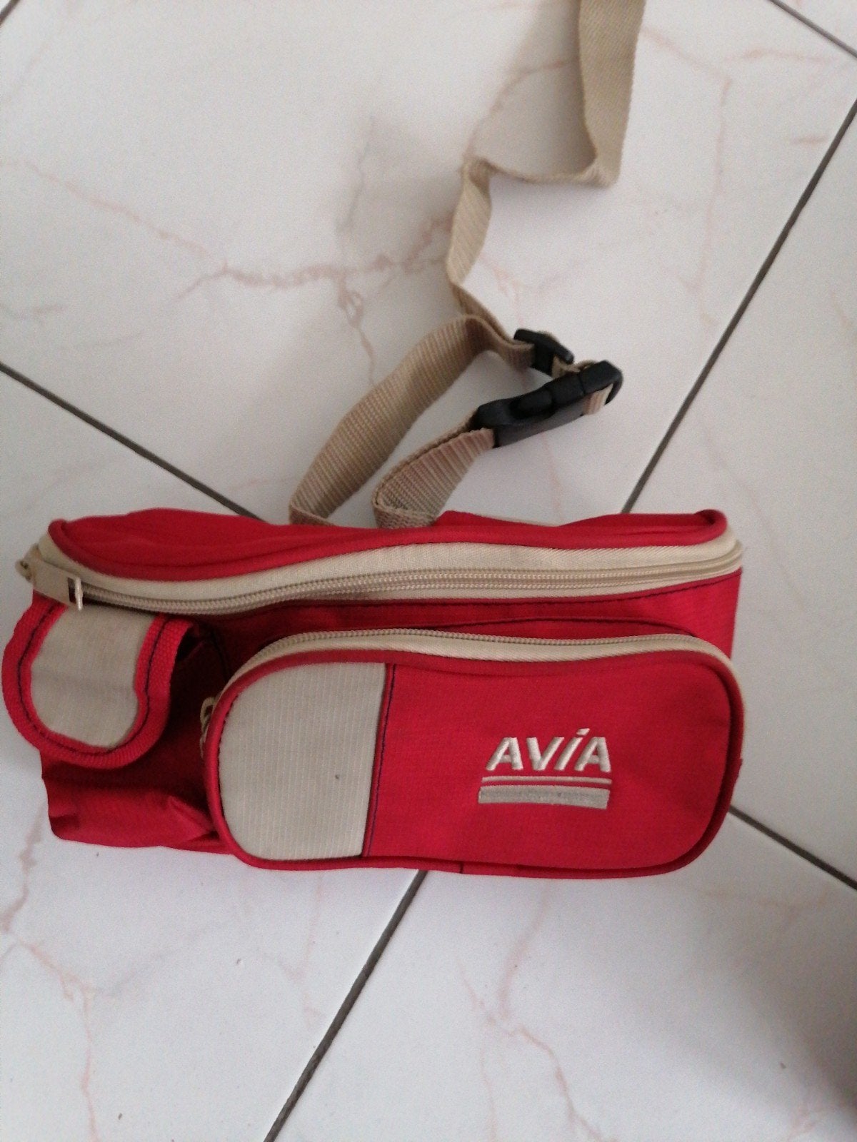 Rood heuptasje Avia, Bijoux, Sacs & Beauté, Sacs | Sacs Femme, Enlèvement ou Envoi, Comme neuf, Rouge, Autres types