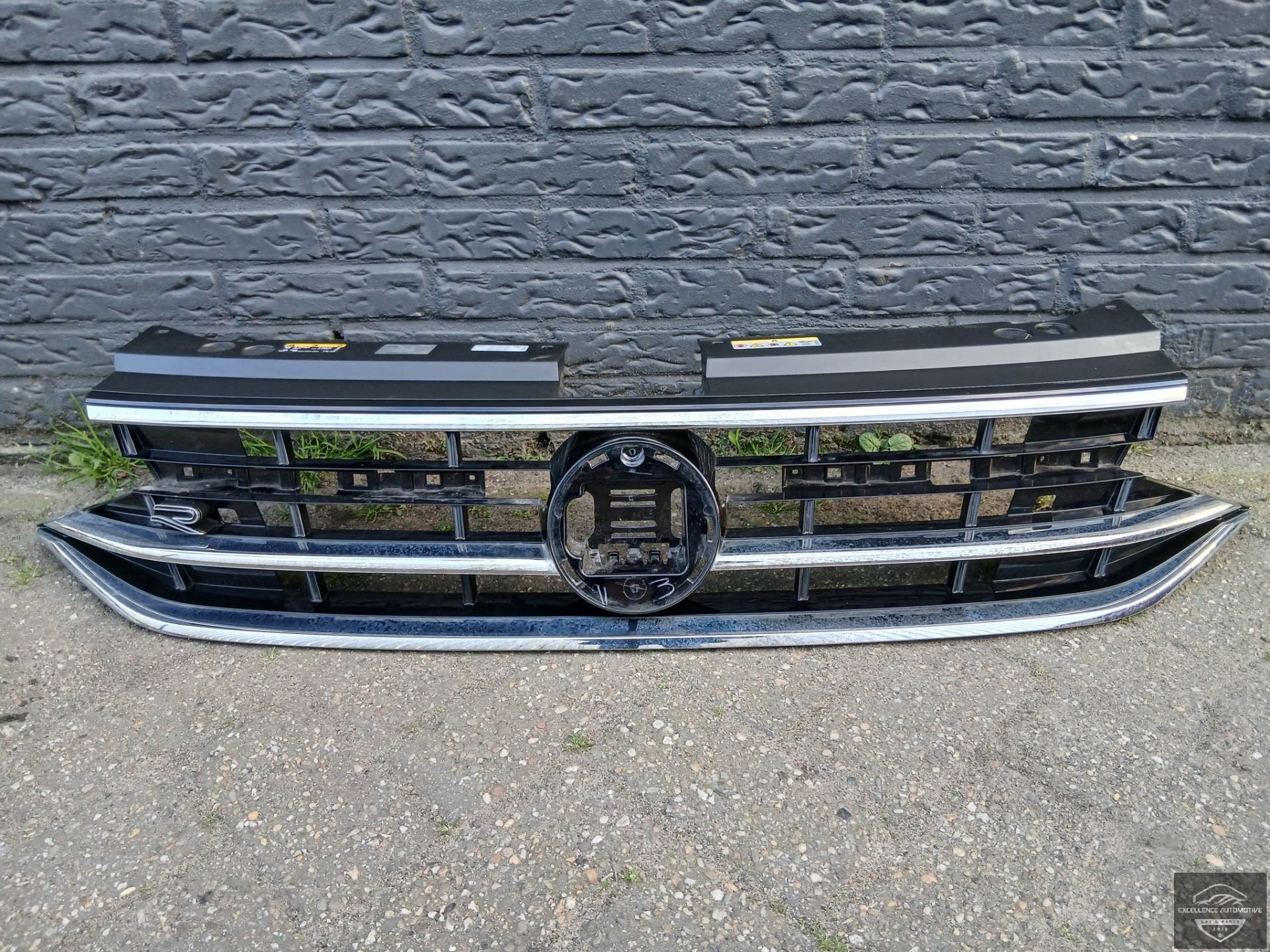 Calandre LED VW Tiguan ALLSPACE R-Line restyl e 5NN853653H, Autos : Pièces & Accessoires, Carrosserie & Tôlerie, Volkswagen, Utilisé