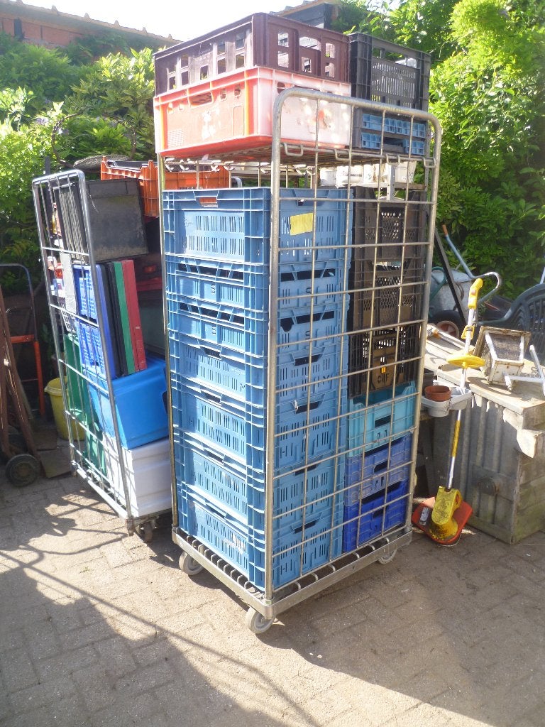 VERSCHILLENDE PVC STAPELBAKKEN, Ophalen