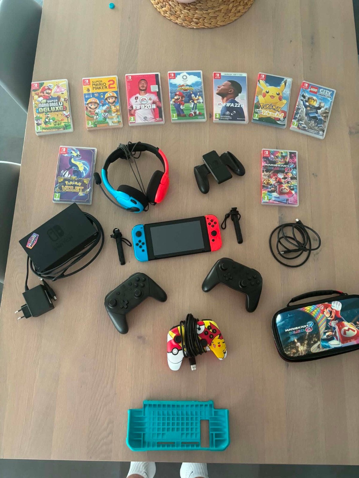 console Nintendo switch v1, Consoles de jeu & Jeux vidéo, Comme neuf, Avec 3 manettes ou plus, Switch Original, Avec jeux