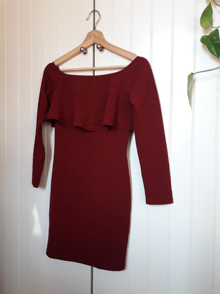 Elegante bordeauxrode jurk met bardotkraag, ASOS, Nieuw, Ophalen of Verzenden, Maat 36 (S)