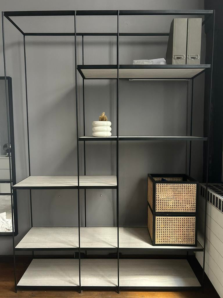 Furnified - marmeren stellingkast 'Berlin', Huis en Inrichting, Kasten | Stellingkasten, Gebruikt, Ophalen