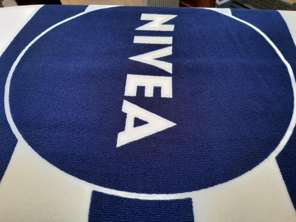 NIVEA strandlaken 68 x 143 cm, nooit gebruikt, Collections, Enlèvement ou Envoi, Comme neuf