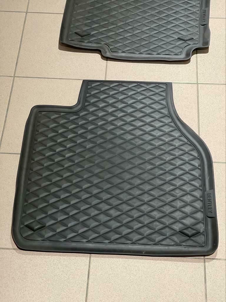 Bentley Flying Spur Rubber Floor mats Vloermatten 4 stuks, Enlèvement, Neuf, Bentley