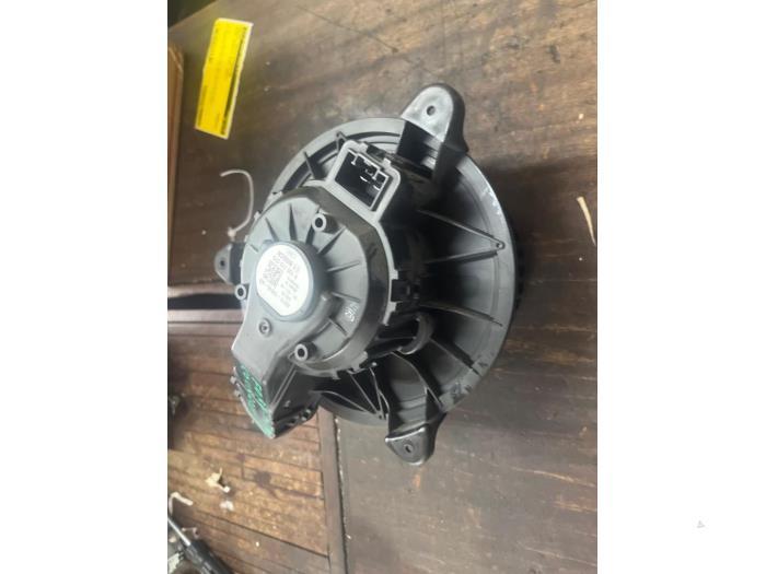 Kachel Ventilatiemotor van een Ford Transit Courier, Auto-onderdelen, Ophalen of Verzenden, 3 maanden garantie, Gebruikt, Ford