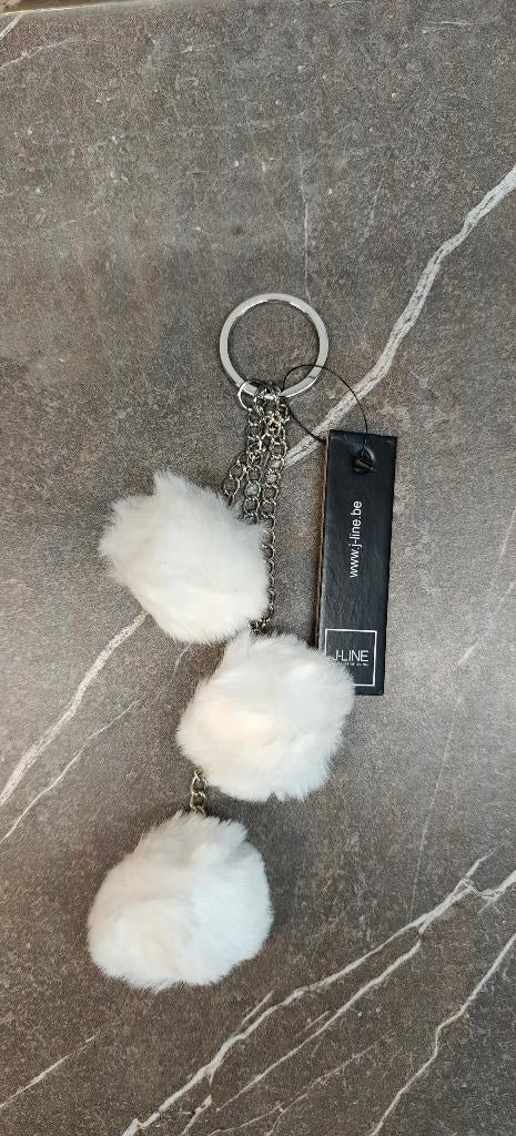 J-Line sleutelhanger met drie witte pompons, Collections, Enlèvement ou Envoi, Neuf, Peluche ou Figurine