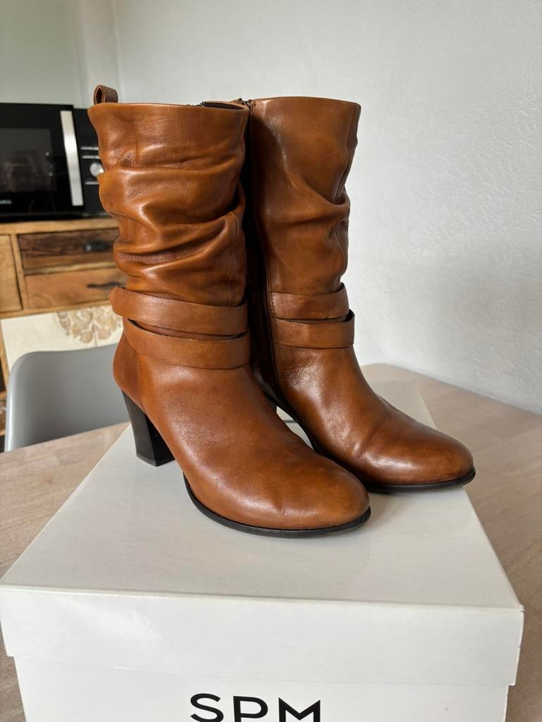 Belle bottes en cuir. Etat neuf. P39., Ophalen, Zo goed als nieuw