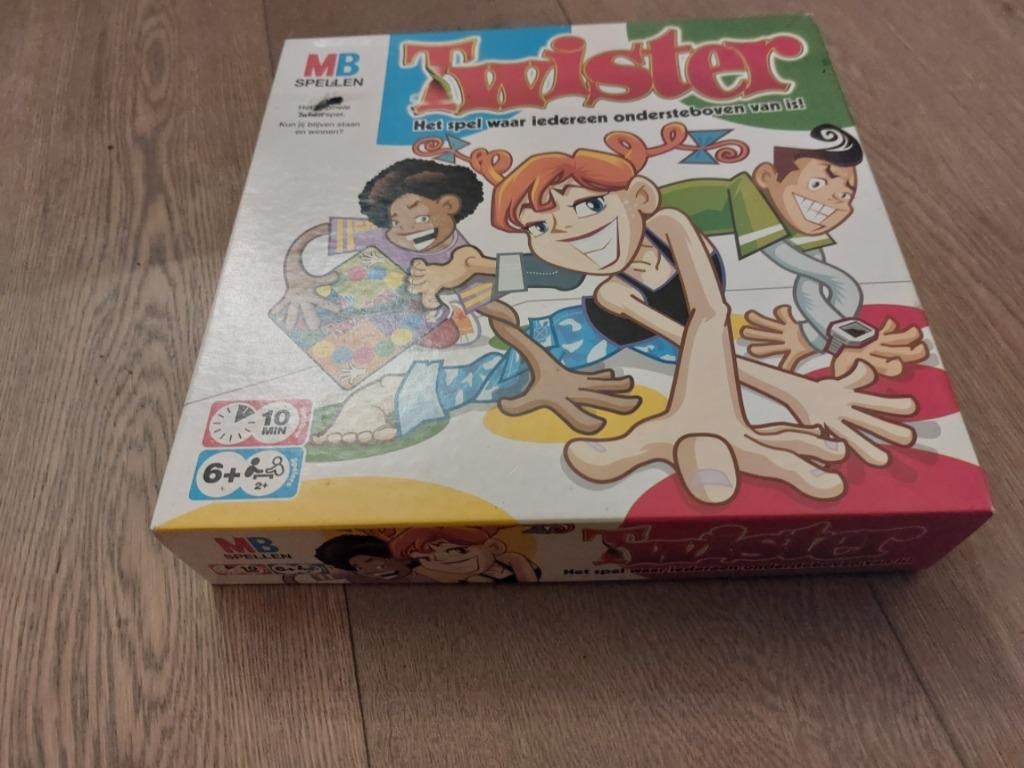 Twister, Hobby en Vrije tijd, Gezelschapsspellen | Overige, Vijf spelers of meer, Ophalen of Verzenden, Zo goed als nieuw, Mb