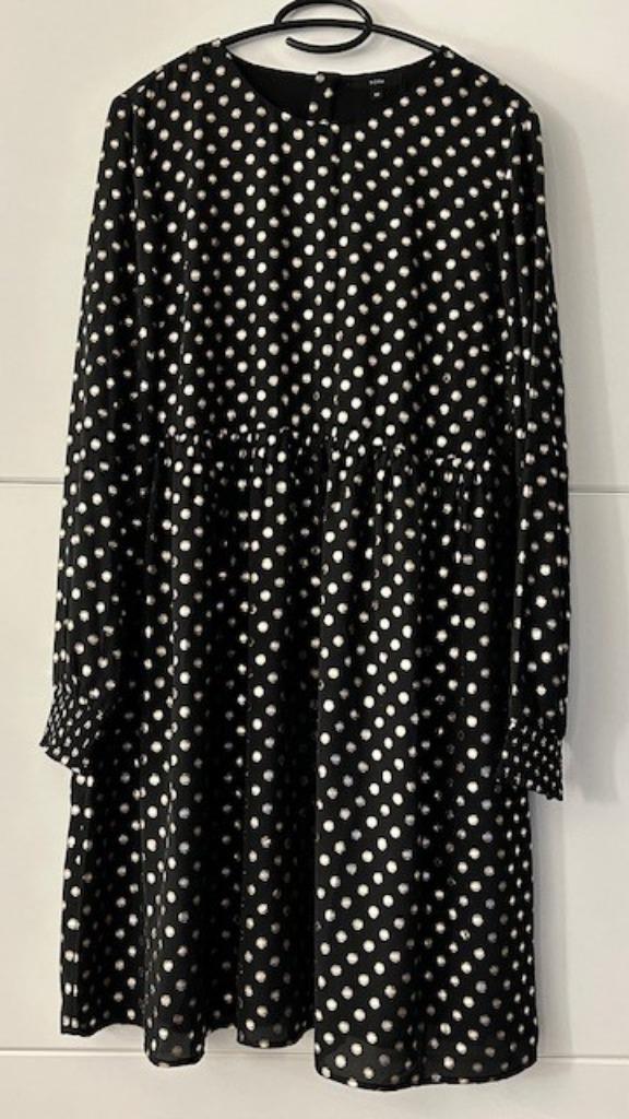 Sora zwart kleed met gouden bollen en lange mouwen, Kleding | Dames, Jurken, Maat 38/40 (M), Zwart, Sora, Ophalen of Verzenden