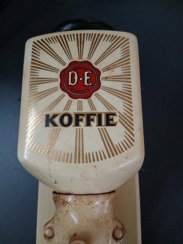 Oude koffiemolen, Enlèvement