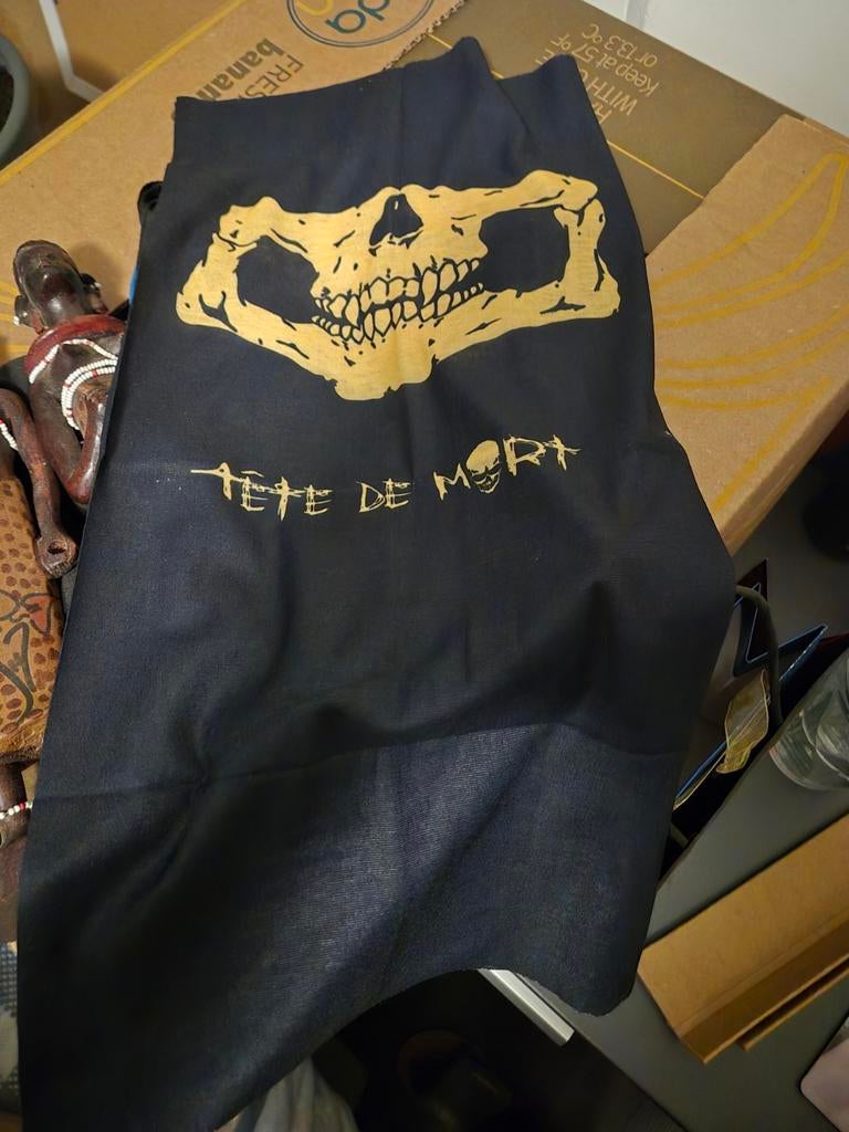 Halsdoek tête de mort, Enlèvement ou Envoi
