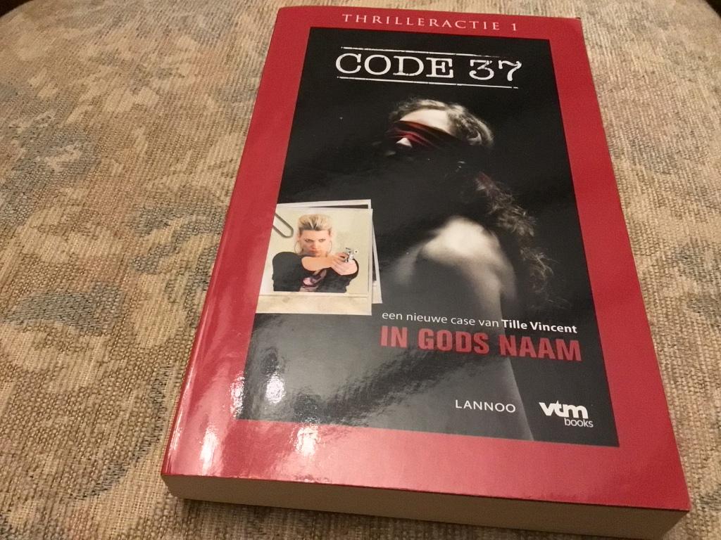 Code 37 thrilleractie 1 In Gods Naam Tille Vincent Lannoo Vt, Boeken, Ophalen of Verzenden