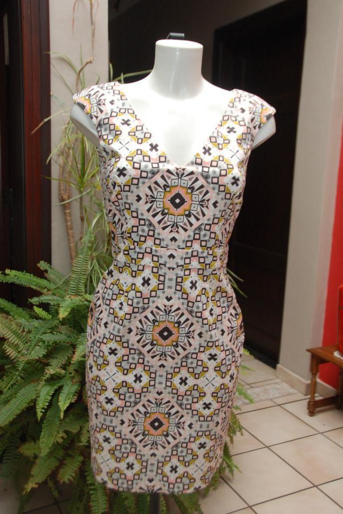 Robe droite"FRENCH CONNECTION"imprimé noir,blanc,gris XS, French Connection, Enlèvement ou Envoi, Beige, Comme neuf