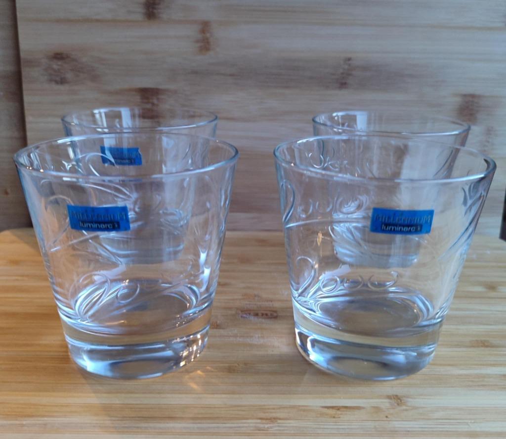 4 millenium glazen, Verzamelen, Glas en Drinkglazen, Ophalen of Verzenden, Nieuw, Borrel- of Shotglas