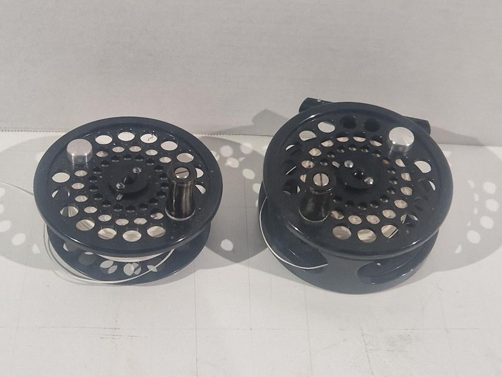 Classic fly reel en reserve spoel , beide met backing,  7/8, Watersport en Boten, Hengelsport | Vliegvissen, Ophalen of Verzenden