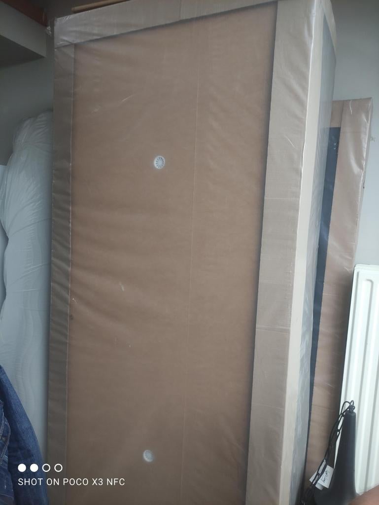 Taube boxspring in verpakking .te groot voor kamer studio !!, Ophalen