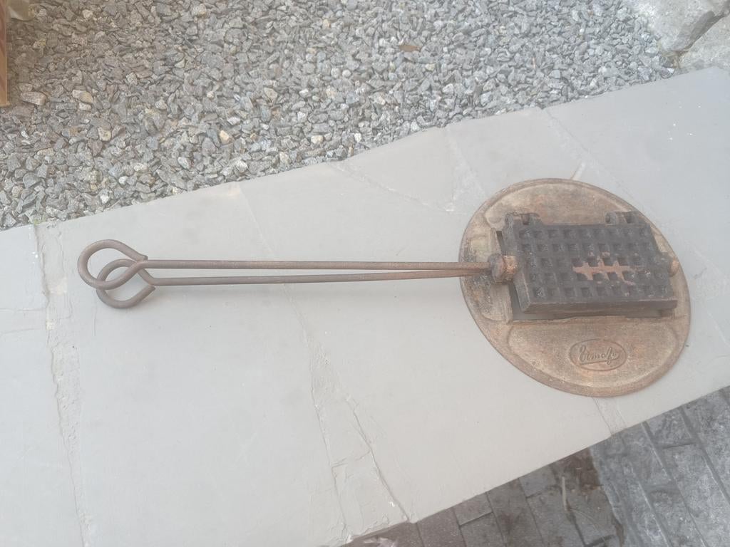Gietijzeren wafelijzer met bijhorende draaischijf, Antiek en Kunst, Ophalen of Verzenden