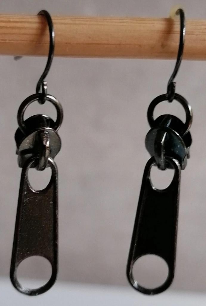 Ritssluiting oorbellen, Handtassen en Accessoires, Ophalen of Verzenden, Zo goed als nieuw