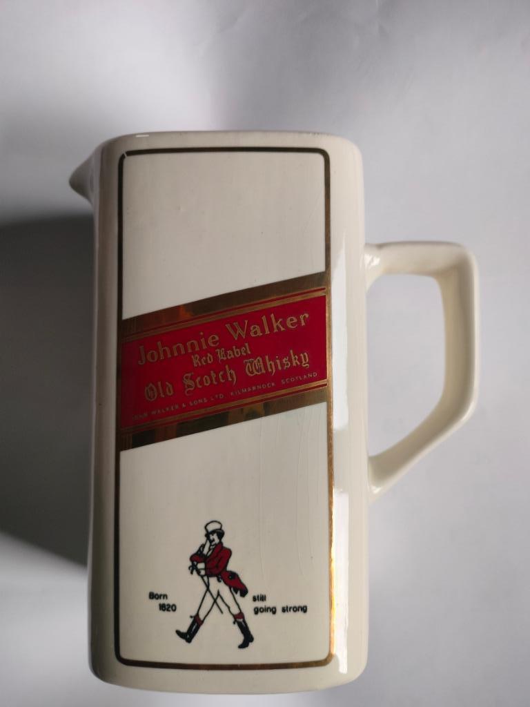 Johnnie Walker keramiek red label, wit rood , goud karaf '70, Verzamelen, Glas en Drinkglazen, Ophalen of Verzenden, Zo goed als nieuw