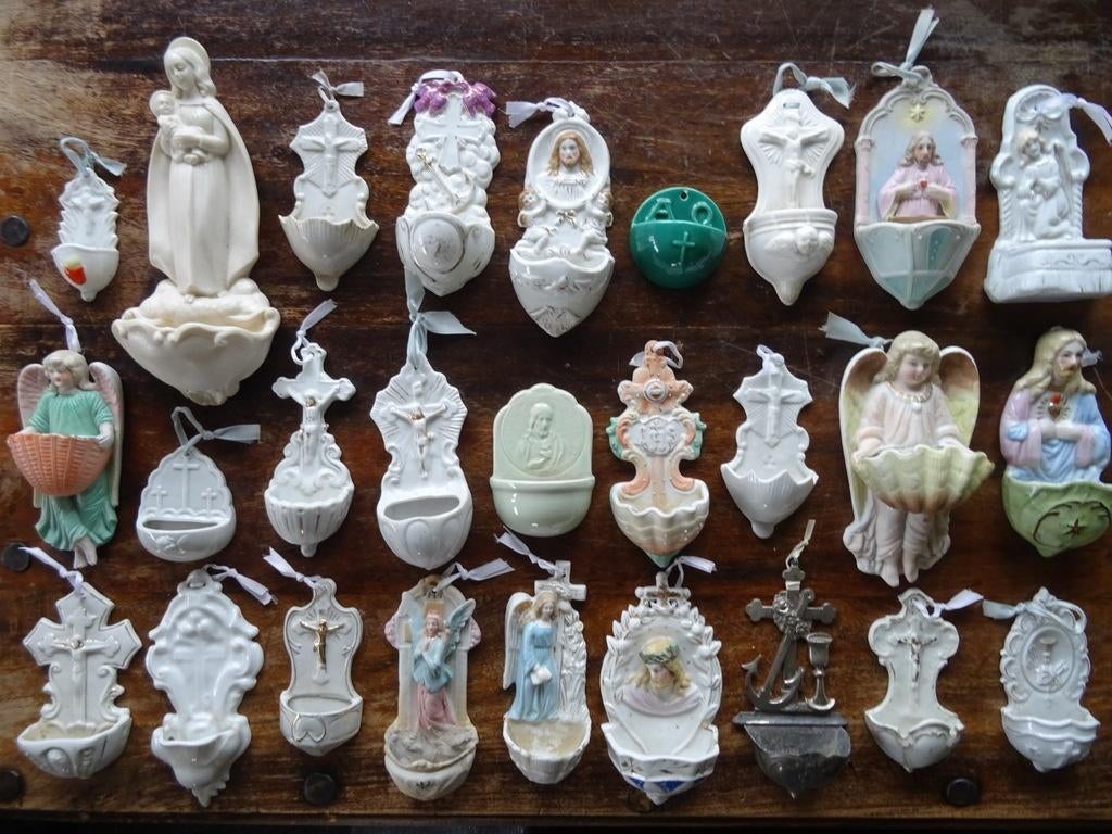 Collectie antieke porseleinen wijwaterbakjes 19euro per stuk, Antiek en Kunst, Antiek | Religieuze voorwerpen, Ophalen of Verzenden